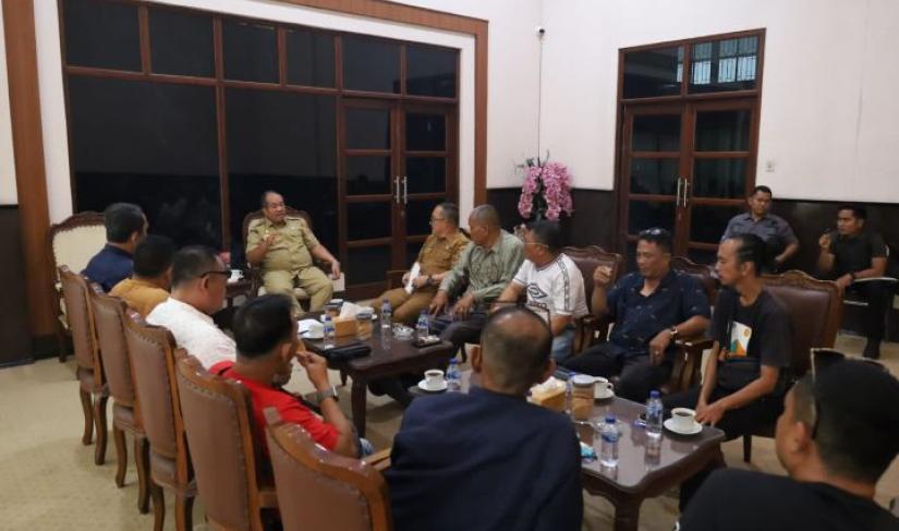 Bupati Asahan Taufik Zainal Abidin, S.Sos, M.Si menerima audiensi Forwakum Asahan–Tanjung Balai di Ruang Kerja Bupati Asahan, Senin 25/5/2026.
