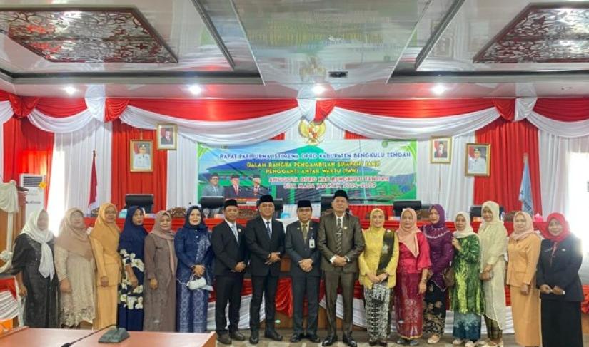 Rapat Paripurna Istimewa dengan agenda Pengucapan Sumpah/Janji Pengganti Antar Waktu (PAW) Anggota DPRD Sisa Masa Jabatan 2024–2029, yang berlangsung di Ruang Rapat Paripurna, Senin (8/6/2026).