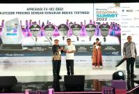 Kadis Kominfotik Provinsi Bengkulu Redwan Arif menerima penghargaan EV-DCI