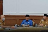 Bupati Bengkulu Selatan Gusnan Mulyadi Ikuti Rapat Terkait Penetapan Harga Tandan Buah Segar (TBS)