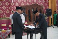 Penandatanganan berkas