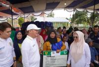 Gubernur Bengkulu Salurkan Bantuan dan Tinjau Infrastruktur di Air Nipis Bengkulu Selatan.