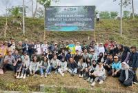 Aksi tanam pohon di Taman Hutan Raya Rojolelo.