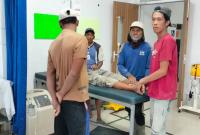 Seorang pekerja bernama Hendri (38), warga Kabupaten Rejang Lebong harus mendapatkan perawatan medis di RSUD Kaur setelah tersengat aliran listrik dan pingsan. 