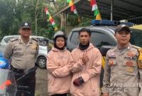 Polsek Sindang Kelingi Polres Rejang Lebong Polda Bengkulu, melaksanakan kegiatan pengawalan kepolisian dijalan lintas Curup-Lubuklinggau dari Polsek Sindang Kelingi menuju Kecamatan Padang Ulak Tanding.
