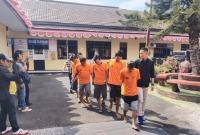 Dalam kurun waktu 9 hari, dari tanggal 12-21 Agustus 2023 Satresnarkoba Polres Rejang Lebong berhasil mengamankan 6 tersangka dengan 4 laporan perkara kasus penyalahgunaan narkotika.