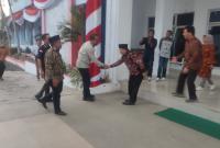 Komisi Pemberantasan Korupsi (KPK) RI pada Minggu (27/8) sore menjelang magrib, mendatangi Kabupaten Seluma.