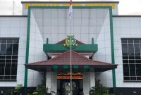 Pengusutan adanya dugaan perintangan penyidikan dalam perkara dugaan korupsi Dana Bantuan Operasional Kesehatan (BOK) 16 Puskesmas di Kabupaten Kaur yang ditangani penyidik Pidsus Kejari Kaur, sudah menyeret tiga orang berinisial BSS, RNS DAN AH sebagai tersangka.