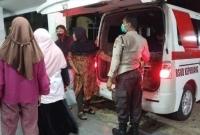 Rencana dua pasang anak manusia untuk mengakhiri hidup bersama dengan meminum racun, tidak kesampaian. Keinginan untuk hidup semati seperti cerita Romeo dan Juliet, tak sampai. 