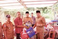 Wagub Rosjonsyah Serahkan Bantuan Pemerintah untuk Warga Korban Bencana Kebakaran 