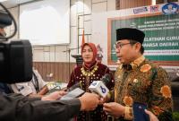 Asisten I Setda Bengkulu Khairil Anwar saat diwawancarai Wartawan Foto.DOK