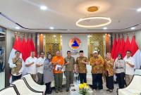 Plt. Kadis PUPR Provinsi Bengkulu saat mendampingi Gubernur FOto Bersama