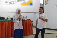 Usin Saat dihadapan Siswa SMK Foto/Dok