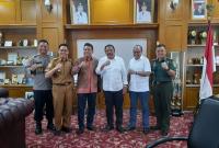 penyambutan oleh Bupati Bengkulu Utara di ruang kerja Bupati 