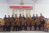 Bupati BU Ir mian bersama veteran dan undangan lain nya 