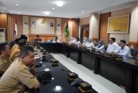 Sekda Provinsi Bengkulu Hamka Sabri pimpin pertemuan awal Pelaksanaan Entry Meeting dengan BPK RI Perwakilan Bengkulu, di Ruang Rapat Rafflesia Kantor Gubernur Bengkulu, Senin (21/08)