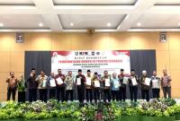 Bupati Ir H Mian bersama Komisi Pemberantasan Korupsi (KPK), di Ballroom Hotel Grage Horizon Bengkulu.