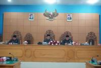 Rapat penyampaian pandangan umum fraksi fraksi DPRD BU,Terhadap Dua RAPERDA Perubahan 