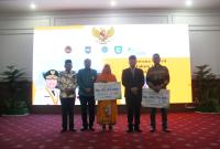 Gub Serahkan Paritrana Award Tahun 2022 Tingkat Provinsi Bengkulu, Rabu (01/03)