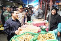 Kapolri dan Panglima TNI, Wakil Walikota Bengkulu Dedy Wahyudi bersama Kapolresta Bengkulu Kombes. Pol. Aris dan Dandim 0407/Bengkulu Kolonel (kav) Widodo Pujianto meninjau kegiatan peribadatan umat Kristiani jelang hari raya Paskah di gereja-gereja, Jumat (7/4/23).