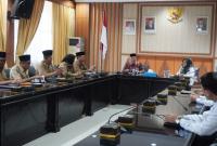 Entry Meeting dengan BPK RI Perwakilan Bengkulu di Ruang Rapat Rafflesia Kantor Gubernur Bengkulu, Senin (21/08).