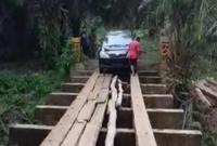 Kondisi jembatan Desa Genting Dabuk Bengkulu Tengah-Desa Tanjung Kepahiang Nyaris Ambruk