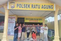 Unit Reskrim Polsek Ratu Agung Polresta Bengkulu Polda Bengkulu, menangkap seorang pria berinisial OH (20), warga Jalan Cendana Kelurahan Pasar Kepahiang Kabupaten Kepahiang, atas kasus pencurian dengan pemberatan (Curat).