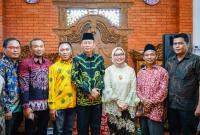 Sekdaprov Bengkulu resmikan Galeri Batik Besurek di Penurunan Kota Bengkulu, Minggu (12/11/23).