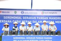 TPID dan BI Lakukan Gerakan Tanam Cabai Serta Peluncuran Toko Pangan ‘Ado Galo’, Sabtu (18/11/23).