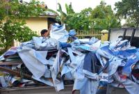 Bawaslu Kota Bengkulu turunkan alat peraga kampanye yang melanggar aturan, sejak beberapa hari terakhir.
