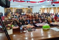 Poto ketua DPRD di dampingi Waka l dan Bupati Seluma, wabub, Forkopimda dan tamu undangan lainya saat mendengarkan pidato kenegara'an Presiden RI