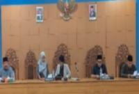 Ketua DPRD BU Pimpin Rapat Diruang Rapat DPRD
