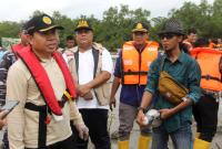 Penanaman Pohon Mangrove Pesisir Pantai Bengkulu di Sekitar Kawasan Jenggalu Kito Kota Bengkulu, Senin (27/2).