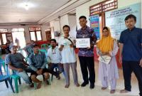  pembagian BLT DD, penyerahan honor guru paud, pembinaan PKK, pembagian honor kades posyandu yang dilaksanakan di Aula Kantor Desa Air Sebayur, Kamis (13/04/2023)