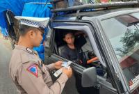 Patroli Hunting Unit Turjagwali Satlantas Polres Kaur Polda Bengkulu di wilayah hukum Polres Kaur pada Selasa (19/9/2023), berhasil melaksanakan penindakan pelanggaran (tilang) pada 6 pengendara. 
