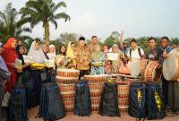 Gubernur Rohidin Serahkan Alsintan, Alat Kesenian dan Bedah Rumah di Bengkulu Tengah.