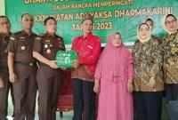 Kejati Bengkulu Anjangsana Kerumah Pensiun dan Bagi Sembako