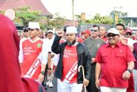  Pada Jumat pagi (10/3), Kota Bengkulu merayakan Hari Jadi ke-304 dengan pelaksanaan jalan bahagia yang berbeda dari sebelumnya. Acara tersebut dihadiri oleh Walikota Bengkulu Helmi Hasan (fot: Mc Kota)