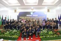 Mahasiswa Kuliah Kerja Nyata (KKN) Kolaborasi Universitas Gadjah Mada dan Universitas Bengkulu ke Pulau Enggano di Balai Raya Semarak, 25 Juni 2023.