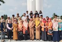Pemkot Bengkulu Ziarah ke Makam Mantan Walikota dalam Rangka Hari Jadi ke-304 Kota Bengkulu, Senin (13/3) (foto: mc Kota)