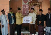 Gubernur Rohidin Mersyah menjadi Khatib Shalat Jumat di Masjid Ar Rahman Desa Bandung Baru, Kecamatan Kabawetan, Kabupaten Kepahiang, Jumat(22/3).