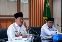 Plt Gubernur Rosjonsyah saat memimpin rapat persiapan penyambutan kunjungan Mendagri Tito Karnavian ke Bengkulu, Rabu (4/12/2024). (Mezi~PenaRafflesia.Com)