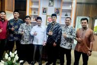 Foto Bersama Dewan Guru bersama Wakil Ketua DPRD Kota Bengkulu Usai Menggelar Audiensi Seputar pendidikan Foto/Dok: Agus