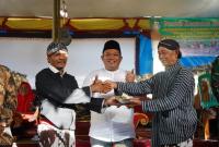 Bupati Seluma menghadiri peringatan Hari Ulang Tahun (HUT) ke-52 Desa 'Transmigrasi' Sumber Arum di Kecamatan Sukaraja pada Jumat (12/7/2024).