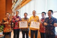 Sekda Isnan Fajri saat menerima bantuan hibah dari BNPB, Selasa (12/11/2023). (Aldo~PenaRafflesia.Com)