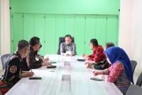 Kakanwil Kemenkumham Bengkulu memimpin rapat terbatas Pemenuhan Data Dukung RKT-RB 100% Tahun 2024, di Aula Fatmawati Kanwil Kemenkumham Bengkulu, Kamis (18/1/24)/(foto:Yusuf/Penarafflesia.com).