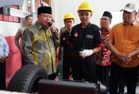 Gubernur Bengkulu Resmikan Teaching Factory 'Teknik Kendaraan Ringan' di SMKN 1 Air Rambai Kabupaten Rejang Lebong, Sabtu (27/1/24). (Foto:Dimas/MC).
