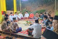 Sekda Seluma H. Hadianto, SE.MM.MSI beserta Asisten l,ll dan lll saat menghadiri hajatan Petunggu dusun desa Tanjung agung Seluma baratng