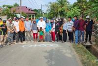 Poto bersama Bupati Seluma dengan masyarakat usai melakukan titik Nol
