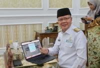 Gubernur Bengkulu Rohidin Mersyah saat mengisi laporan SPT tahunan Balai Semarak Bengkulu 